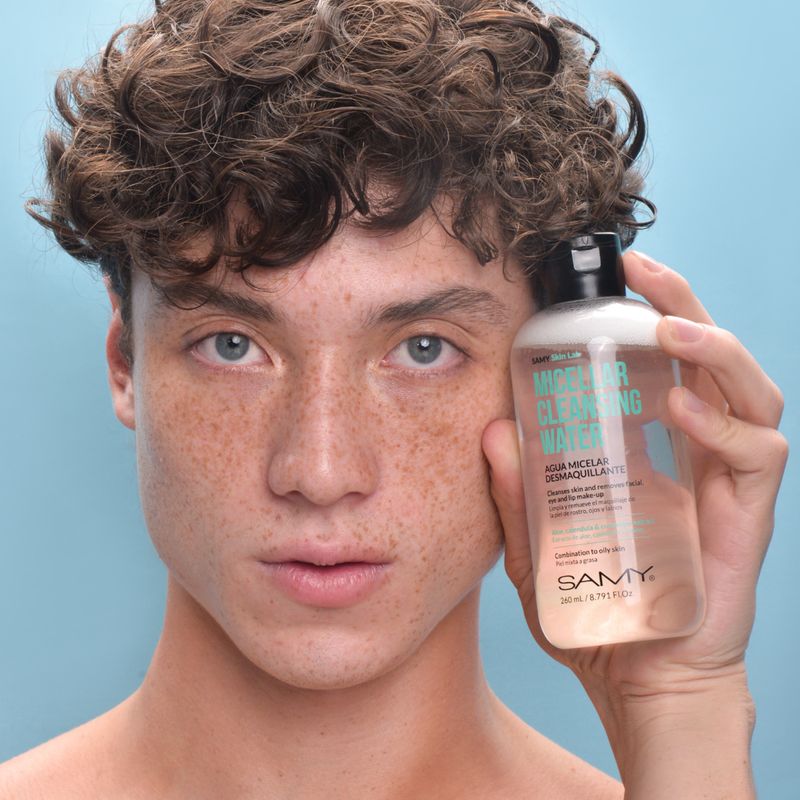 Agua-micelar-hombre